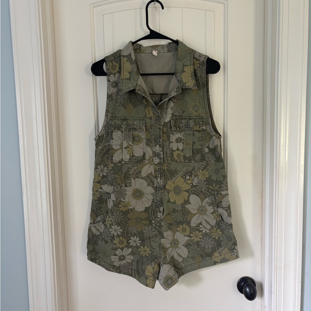 Spell green floral romper sz small
